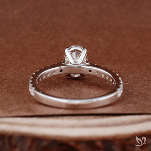 Bague de fiançailles ovale intemporelle en diamant de laboratoire 1 carat, sertie en cathédrale avec pavé, certifiée IGI, en or blanc 10K - Product Image 2