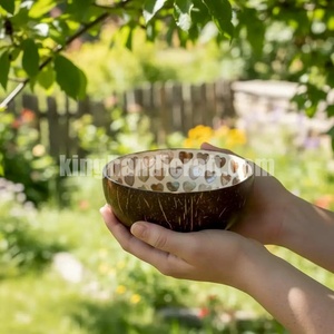 ชามมะพร้าวทำมือ สั่งซื้อจำนวนมาก เครื่องครัวจากเปลือกมะพร้าวธรรมชาติ สำหรับร้านค้าปลีก ร้านอาหาร และตลาดรักษ์โลก - Product Image 4
