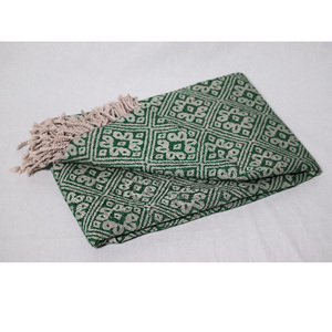 Chal de Jacquard de Longitud Media para Mujer, Marca Izzu International, Más Vendido, con Sensación de Cachemira, Diseño Floral con Borlas, de Algodón de Secado Rápido - Product Image 1