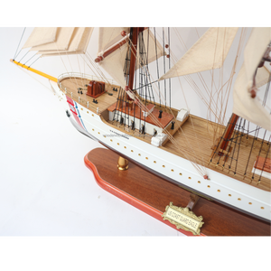 Modello di Veliero a Vela US Coast Guard Eagle in Legno Dipinto, Stile Nautico per Decorazione Domestica, Modello di Nave di Alta Qualità in Vendita - Product Image 5