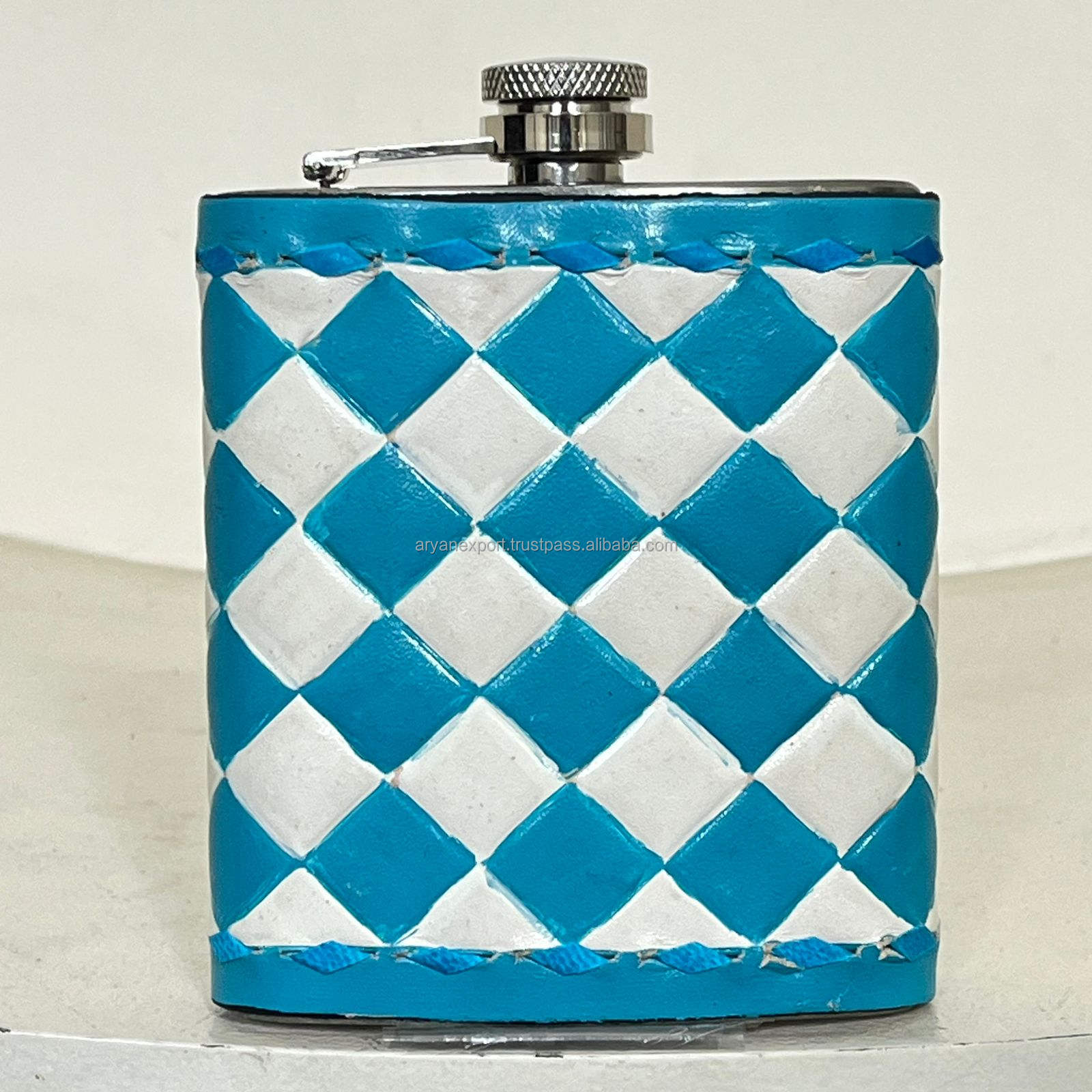 Turquoise et blanc à carreaux