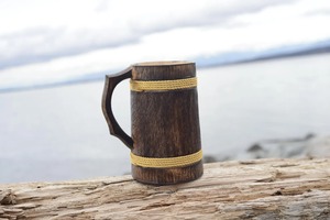 Corne à boire viking en bois poli faite à la main, rustique, médiévale, écologique, gravée sur mesure, personnalisée, de collection, pour bière et bière artisanale - Product Image 3