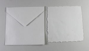 Carte personnalisée de haute qualité 250 g/m² à bords festonnés avec enveloppe assortie, papier recyclé fait main à partir de fibres de coton - Product Image 3