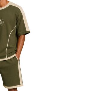 Ensemble T-shirt et short surdimensionné vert olive pour homme avec empiècements contrastants beiges, logo personnalisé, col rond, style streetwear décontracté, vente en gros - Product Image 4
