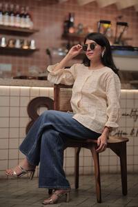 Débardeurs en coton Schiffli tendance pour femmes, confortables pour un usage régulier, hauts courts formels, exclusifs de la boutique indienne - Product Image 3