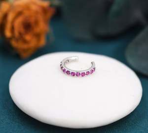 Manchette d'oreille en argent sterling avec zircon cubique rouge rubis, style minimaliste, sans perçage, disponible en argent ou or - Product Image 2