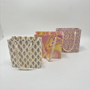Bolsas de Regalo de Papel Hechas a Mano con Serigrafía y Asas de Cuerda, Bolsas Decorativas para Compras y Empaque - Product Image 1