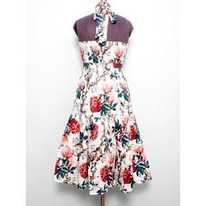 เดรสยาวลำลองผู้หญิง ผ้าฝ้าย 100% ระบายอากาศได้ดี เป็นมิตรกับสิ่งแวดล้อม คอแบบผูก สายคล้องไหล่ แขนตก ทรงเอไลน์ ลายดอกไม้สไตล์โบโฮ - Product Image 5