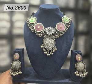 Conjunto de Collar y Aretes Étnicos Tribales de Moda Natural Vintage Oxidado para Navaratri, Ideal para Bodas - Product Image 3