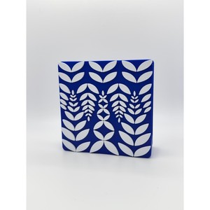 Boîte à mouchoirs en plastique moderne avec motif de feuilles, support décoratif autoportant - Product Image 6