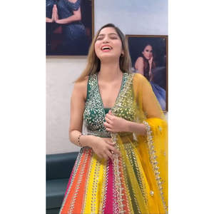 Lancement du travail de broderie en miroir véritable évasé de 5 mètres Lehenga, qualité exceptionnelle avec couches de canette et de toile, un fus parfait - Product Image 1