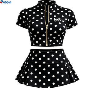 Conjunto de 2 piezas de lunares para mujer, top corto de manga corta con cremallera y falda por encima de la rodilla, ropa deportiva de verano, muy de moda y superventas. - Product Image 1