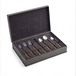 Juego de cubiertos minimalista con mangos dorados mate, cubiertos de acero inoxidable con elegante acabado plateado para cenas formales. - Product Image 6