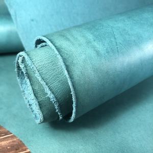 Peaux de cuir de vachette bio personnalisées, grainées, finition huilée, effet Crazy Horse, pour chaussures, ceintures et sacs - Product Image 1