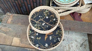 Plateau de service alimentaire en bois et en rotin poli durable personnalisé avec motif floral imprimé Vente en gros disponible - Product Image 4