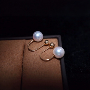 Boucles d'oreilles en or 18 carats avec perles d'Akoya d'eau douce de 8 à 8,5 mm, perles parfaitement presque impeccables, élégantes et tendance, forte brillance, peuvent être tirées - Product Image 1