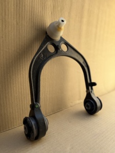 Venta al por Mayor de Piezas de Automoción: Herramientas de Aluminio para Control Superior de Dirección de Minifiguras - Product Image 2