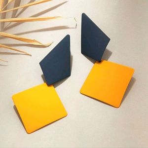 Boucles d'oreilles en résine faites à la main avec des motifs artistiques colorés, bijoux légers et tendance pour femmes, boucles d'oreilles élégantes et originales - Product Image 4