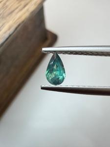 Alexandrite naturelle taille poire facettée, pierre précieuse à changement de couleur, en vrac pour bijoux personnalisés (bagues/pendentifs) - Product Image 1