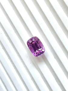Piedra natural de kunzita de 16.69 quilates con corte octogonal para la elaboración de joyería fina. - Product Image 2