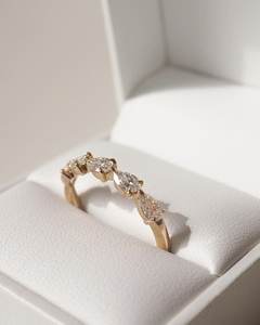 Anillo de Boda con Cinco Diamantes Cultivados en Laboratorio con Corte de Pera, Oro Sólido de 14K, Regalo de Aniversario de Lujo - Product Image 4