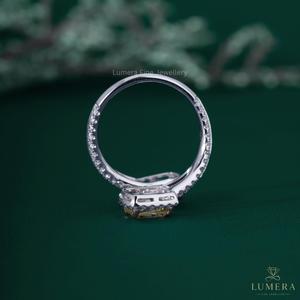 Bague ouverte double halo en or blanc 18 carats avec diamant jaune taille coussin et bande pavée, diamant jaune fantaisie cultivé en laboratoire pour femme - Product Image 6
