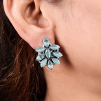 Boucles d'oreilles ethniques tribales bohèmes en laiton argenté oxydé pour femmes |   Boucles d'oreilles clous en forme de fleur de coquillage vert marin avec serti clos