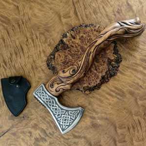 Hacha Vikinga Hecha a Mano, Acero con Alto Contenido de Carbono, Herramienta de Camping, Funda de Cuero, Forjada a Mano, Hacha Personalizada, Regalo, Garantía de 3 Años - Product Image 1