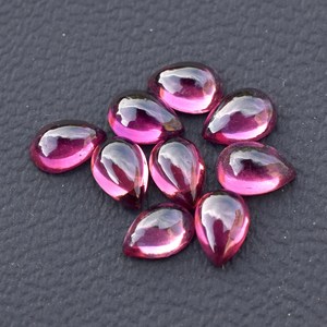 Lote al por mayor de cabujones de granate rodolita natural de 5x7mm en forma de pera, con base plana, calibrados, para fabricación de joyas. - Product Image 1