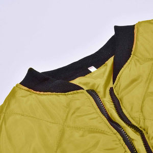 Vestes matelassées épaisses en toile rouge pour hommes, avec capuche et fonction chauffante, coloris et logo personnalisables – Nouveaux modèles OEM 2026, produits phares pour l'hiver - Product Image 5