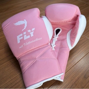 ถุงมือชกมวยสำหรับฝึกซ้อม รุ่น Professional Pro Fighting Fly สีฟ้า ขาว ชมพู หนังวัวแท้ สายรัดข้อมือปรับได้ รุ่น AI-BG-518 - Product Image 2
