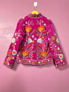 Veste en velours Suzani écologique, vintage, faite à la main, brodée, style bohème, à motifs floraux, veste de style statement - Product Image 3