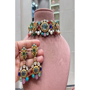 Elegante Juego de Collar y Aretes de Moissanita Chapados en Oro de Latón de Primera Calidad para Mujer, Ideal para Bodas y Fiestas - Product Image 1
