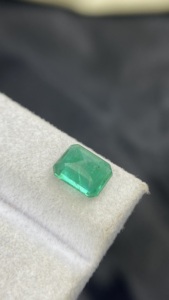 Émeraude naturelle certifiée du Zambie, taille octogonale, pierre à bon lustre, pierre précieuse non montée pour la création de bijoux, 1,65 carat - Product Image 5