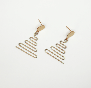 Pendientes delicados con forma de flor, chapados en oro, de alambre de latón, hechos a mano, estilo antiguo, joyería de moda a un precio asequible. - Product Image 3