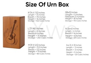Urne funéraire en bois faite à la main - Guitare et notes de musique tourbillonnantes sculptées - Une urne commémorative unique pour cendres humaines - Product Image 4