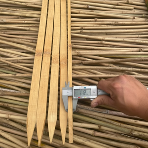 Piquet de jardin en bambou naturel, 1 m de long, 2 cm de large, extrémité pointue - Support robuste pour plantes, disponible en gros - Product Image 1