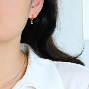Pendientes de Aro Huggie con Bisel de Oro Sólido de 14K y Diamantes Negros de 10mm, Joyería Minimalista y Elegante, Regalo para Mujer - Product Image 3