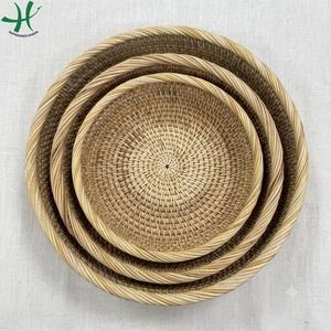 Ensemble de 3 paniers de rangement ronds modernes en rotin naturel tressé, écologiques, avec plateau de service flexible pour organiser le comptoir de cuisine - Product Image 2