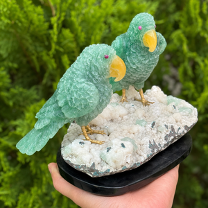 Sculpture d'oiseaux en pierres précieuses Art Déco sculptée à la main |   Oiseaux en fluorite sur apophyllite - Cadeau artisanal écologique pour mariage et anniversaire - Product Image 3