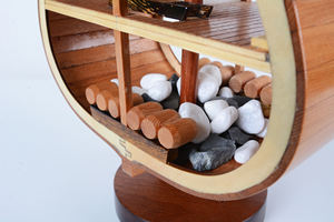 Maquette de bateau en bois USS Constitution, section transversale, artisanale, gravée, durable, décoration navale pour salon et bureau - Product Image 4