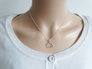 Collar con Colgante en Forma de Nube Minimalista, Plateado, Joyería Estética Linda para Mujeres y Niñas, Venta al Por Mayor - Product Image 4