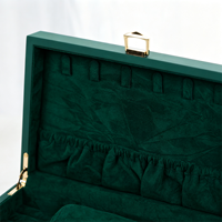 Maßgefertigte Schmuckorganizer-Box in Waldgrün mit 8 Halskettenhaken, Ringrollen, Uhrenkissen und Magnetverschluss - Aufbewahrungs- und Präsentationsbox