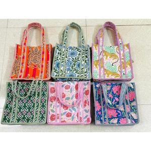 Bolso Tote de Algodón Acolchado con Estampado Floral Rosa, con Volantes, Hecho a Mano, Bolso de Hombro para Mujer, Ecológico, para Viajes y Compras - Product Image 3