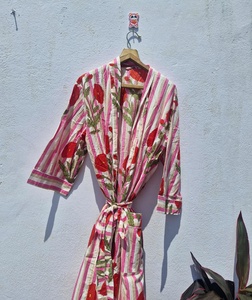 Robe kimono en coton rayée rose à motifs floraux, légère, pour l'été, tenue de plage bohème, vêtements de spa - Product Image 4