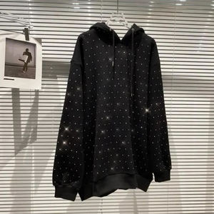 Sudadera con capucha de invierno de doble cintura con logotipo de diamantes de imitación y cristales, estilo urbano, fabricada a medida - Product Image 2