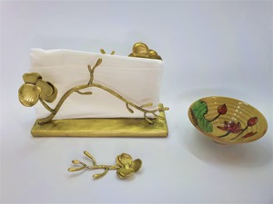 Organisateur de serviettes en métal doré à motifs floraux modernes, parfait pour un usage quotidien et pour les occasions spéciales, fabriqué à la main en Inde - Product Image 6