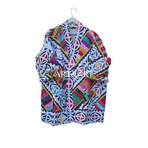 Manteau d'hiver pour femme fait main, en coton Kantha, veste matelassée, patchwork tissé, ethnique indien, bohème, élégant, col en V, fermeture à cordon - Product Image 6