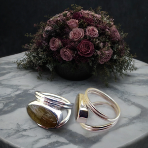 Anillo de piedras preciosas de turmalina verde de Plata de Ley 925, tamaño 8, ajuste de canal, forma elegante para compromiso y fiestas - Product Image 2