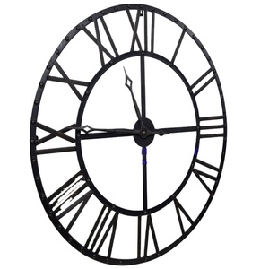 Horloge murale ronde noire vintage, chiffres romains, design ancien en métal artisanal